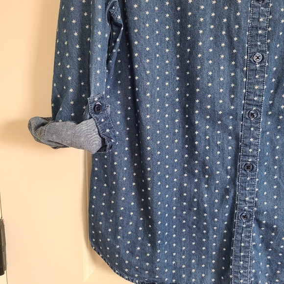 Chico's Star Print Denim Button Up Blouse Long Sleeve Roll Tab Sleeve Me… - Picture 3 of 8